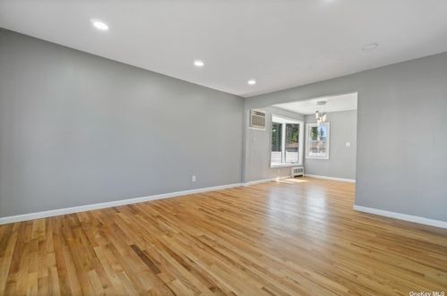 247 Garden St, Westbury NY  11590-3842 exterior