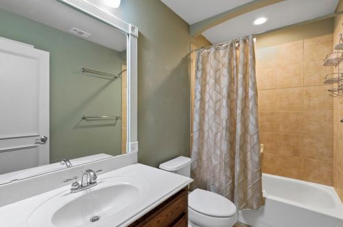 2209 Roadrunner Dr, Lewisville TX  75022-7885 exterior