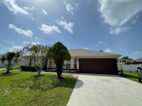 626 Carter Ave, Fort Pierce, FL 34983-2902