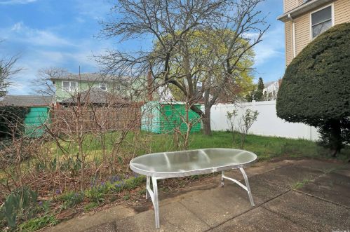 470 Clement Ave, Floral Park NY  11003-2704 exterior