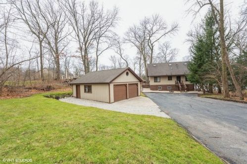 1407 Oak St, Twin Lakes, WI 53181-9423