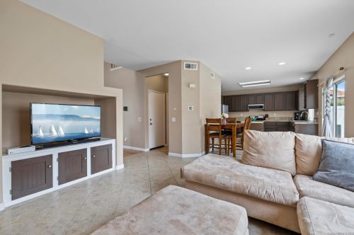42092 Orange Blossom Dr, Temecula CA  92591-5542 exterior
