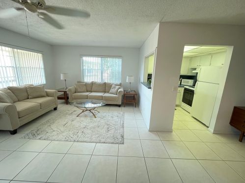 208 Dorchester I, West Palm Beach, FL 33417-1456