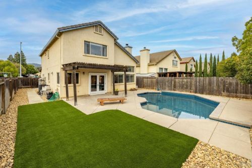 912 Celestine Cir, Vacaville CA  95687-7852 exterior