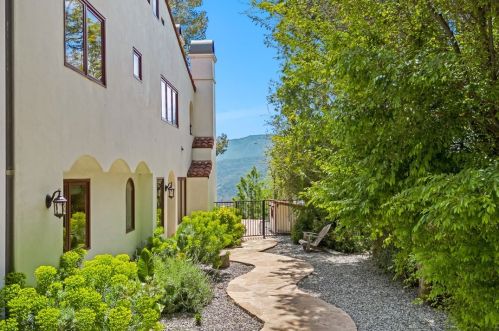 2625 Topanga Skyline Dr, Topanga CA  90290-4058 exterior