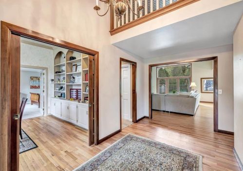 2581 Parkwood Dr, Green Bay, WI 54304-1941