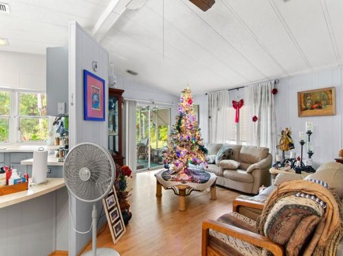 911 Courier St, Vero Beach FL  32966-8737 exterior