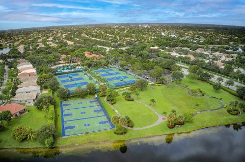 1260 144th Ave, Hollywood FL  33028-2921 exterior