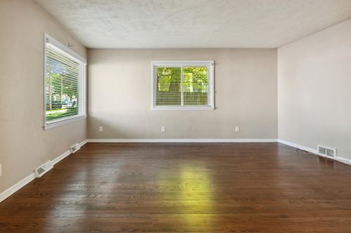 815 Buena Vista Ave, Waukesha, WI 53188-3849