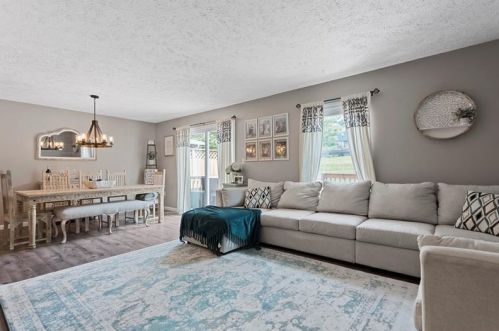 1902 Timberglen Dr, Imperial, PA 15126-9237