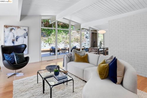 4985 Hedge Ln, Oakland CA  94602-2641 exterior