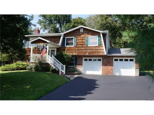 9 Liberty Ct, Washingtonville, NY 10992-1305
