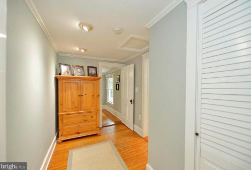 100 Colonial Hwy, Hamilton VA  20158-9012 exterior