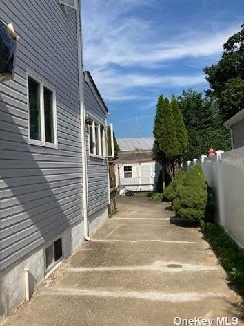 100 Hale Pl, North Bellmore NY  11710-3311 exterior