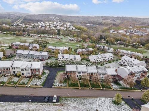 1052 Woodlawn Dr, Canonsburg PA  15317-5451 exterior