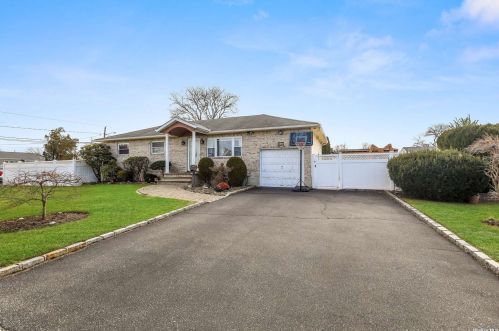380 Lake Ave, Deer Park, NY 11729-4048