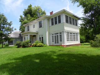 847 Church St, Paris TX  75460-7111 exterior