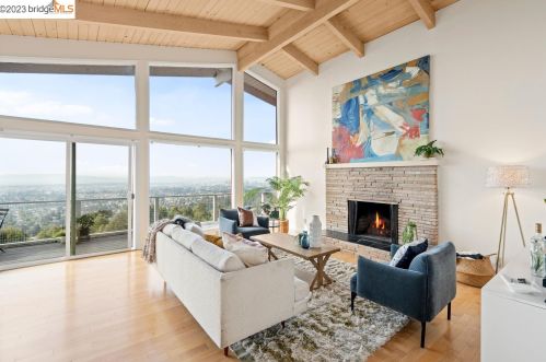 3557 Klamath St, Oakland CA 94602-4126 exterior