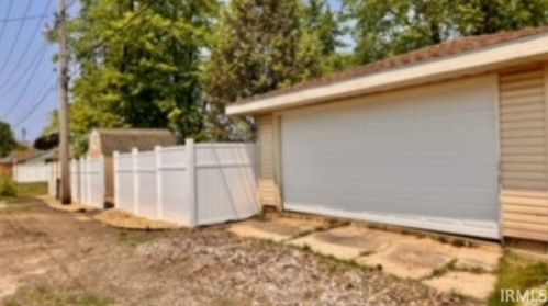 809 12th St, Mishawaka, IN 46544-5408