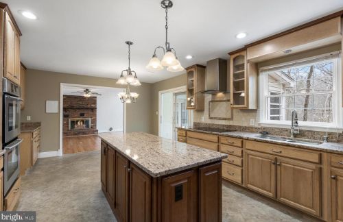 4471 Occoquan Overlook, Woodbridge VA  22192-6107 exterior