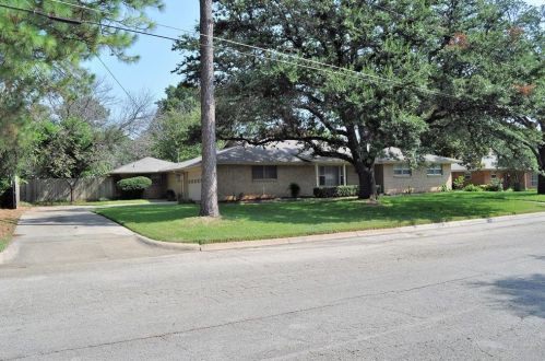 518 Mimosa Dr, Denton, TX 76201-0857