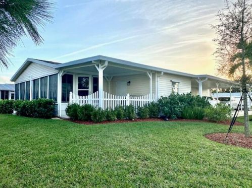 7985 Horned Lark Cir, Fort Pierce, FL 34952-3194