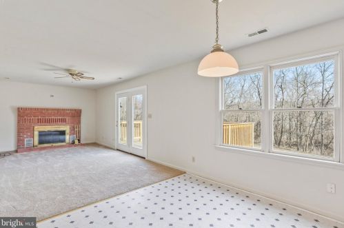 166 Hyde Park Ln, Charles Town WV  25414-4545 exterior