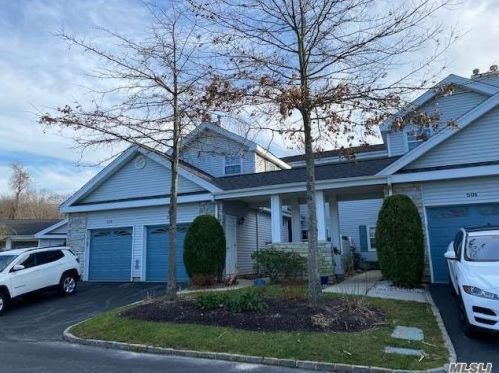 502 Oak Bluff Ct, Moriches, NY 11955-1723