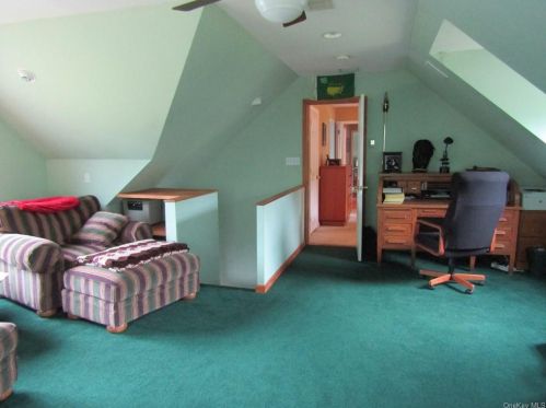 10 Skyview Ct, Camp Bell Hall, NY 10916-2911