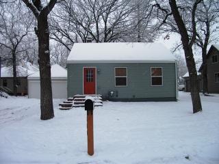 409 7th St, Minot ND  58703-2269 exterior