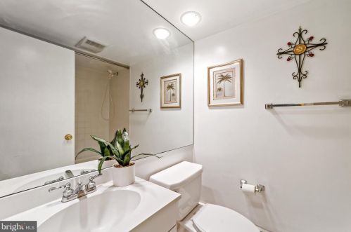 30 Greenfield Ave, Trenton NJ  08648-3828 exterior