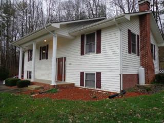 1618 Hillview Dr, Elizabethton, TN 37643-4116
