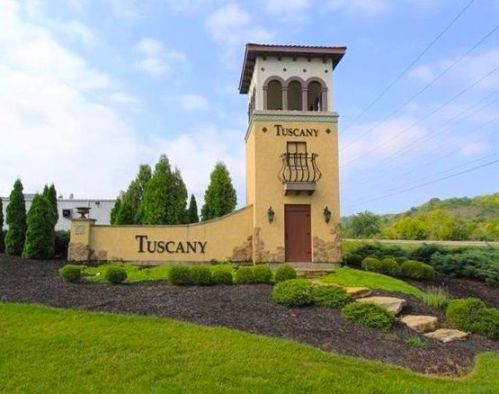 2363 Rolling Hills Dr, Covington, KY 41017-5135