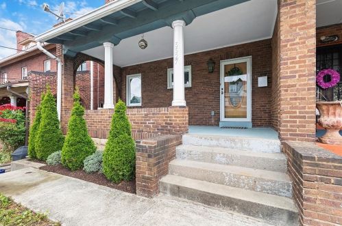 5527 Avondale Pl, Pittsburgh, PA 15206-1404