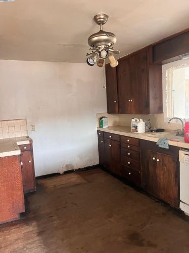 316 East St, Anaheim, CA 92805-4215