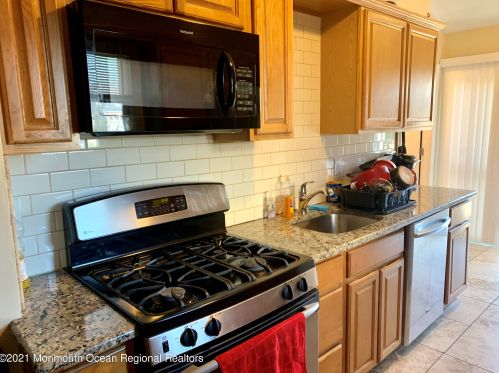 86 Barberie Ave, Monmouth Hills, NJ 07732-1522