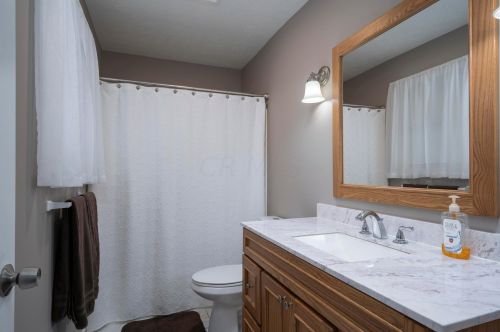 1001 Farmington Ln, Washington Ch OH  43160-8641 exterior