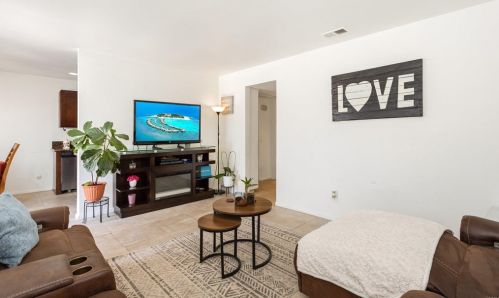 288 Lustrosos St, Oceanside CA  92057-5237 exterior