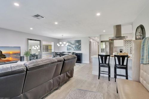 624 104th Ave, Naples FL  34108-3227 exterior