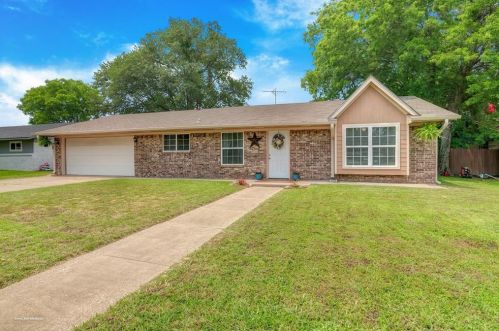 2003 Egret Ln, Greenville, TX 75402-3201
