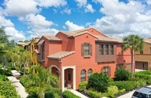 9037 Alturas St, Naples, FL 34113-3356