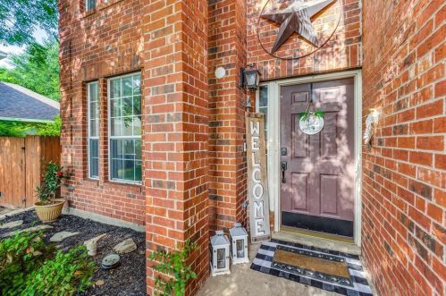 7012 Sunburst Trl, Denton, TX 76210-5200