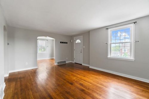 207 Maryland Dr, Glenshaw PA  15116-1723 exterior