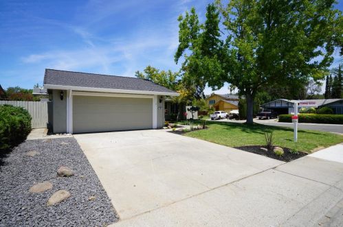 7064 Sunburst Way, Citrus Heights, CA 95621-3558