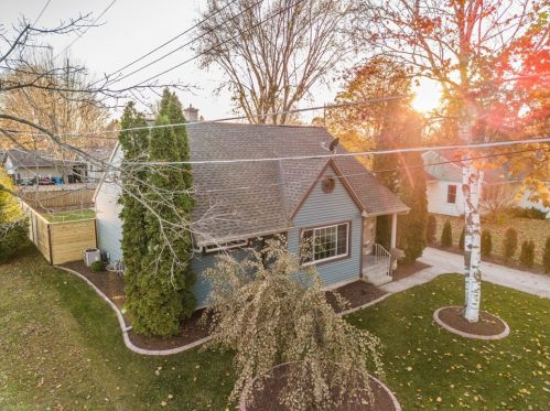 3511 Schroeder Dr, Manitowoc, WI 54220-4239