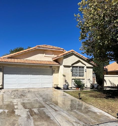 16168 Bridgewood Ln, Victorville, CA 92395-8601