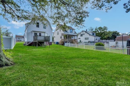 30 Freeman St, Woodbridge NJ  07095-3423 exterior