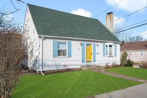 692 River Ave, Providence, RI 02908-2214