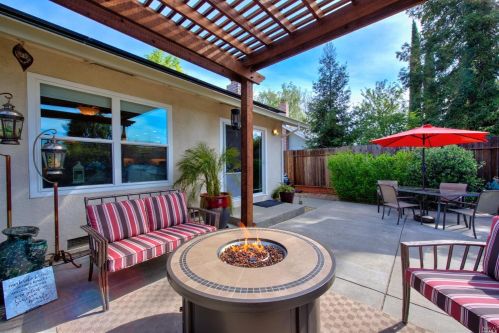 1000 Woodridge Dr, Vacaville CA  95687-6440 exterior