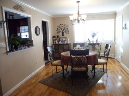 3107 Wilshire Ln, Oakdale, NY 11769-1441